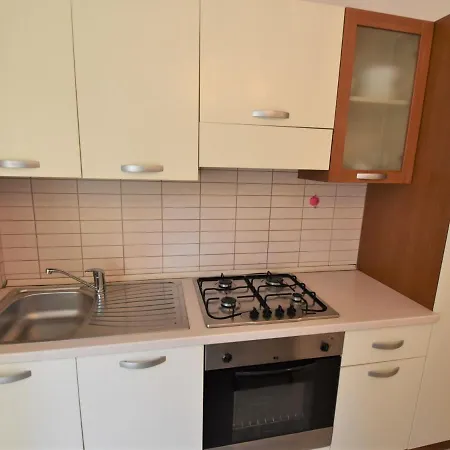 Apartamento Locazione Turistica Girasole-1 *